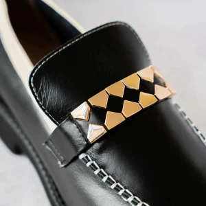 ALL BLACK - Clip and Stitch Loafer