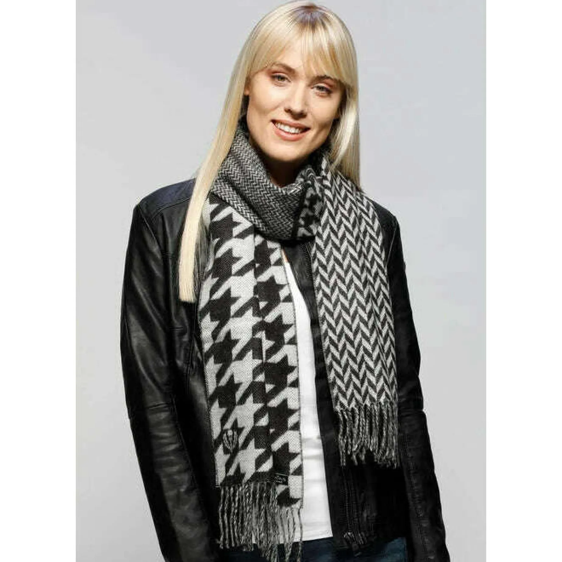 fraas__patchwork_houndsto_0.webp Fraas - Patchwork Houndstooth Scarf