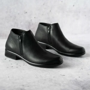 HELM - Black Leather Waterproof Boot