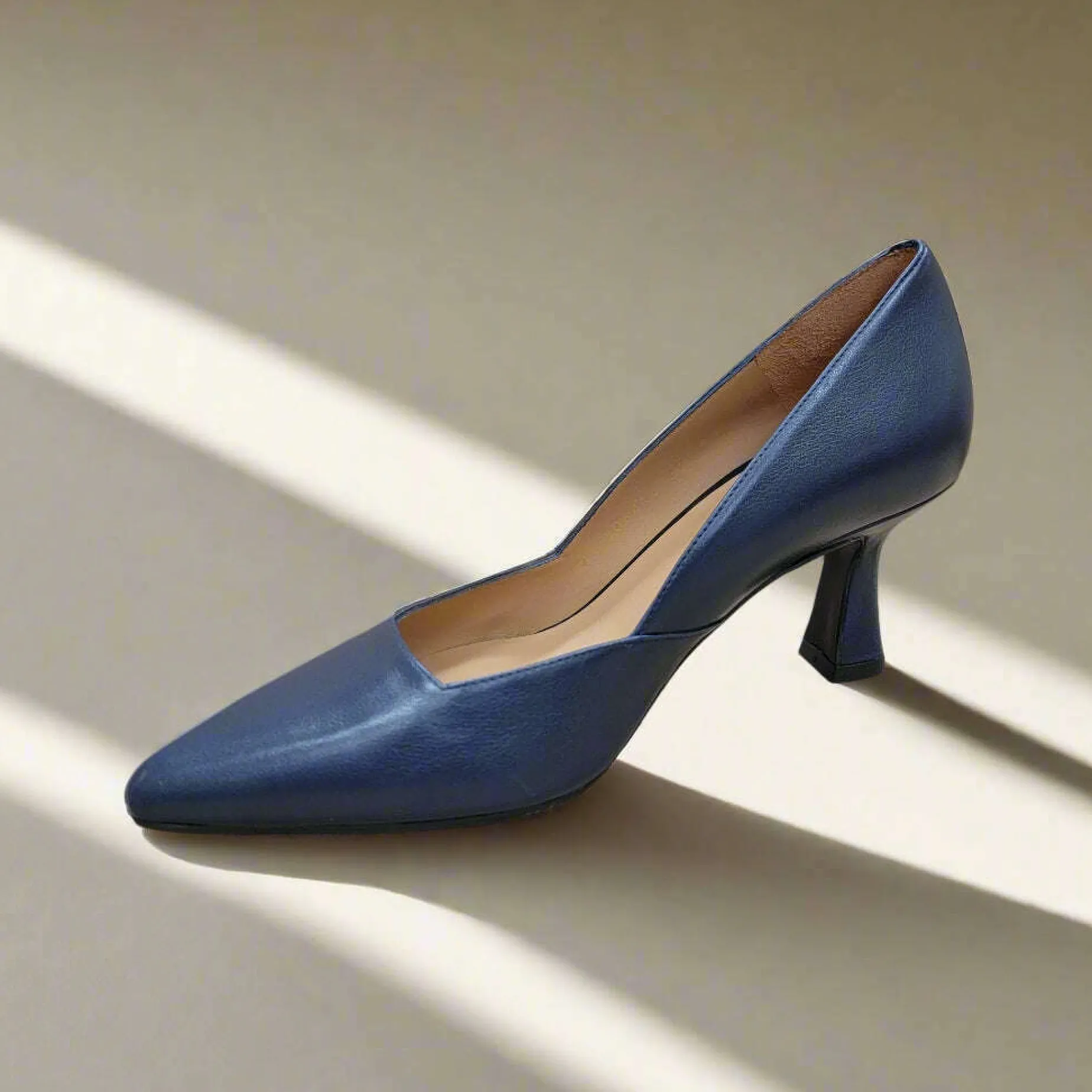 lodi__genius_in_navy_amp__2.webp LODI - Genius in Navy & Black Leather